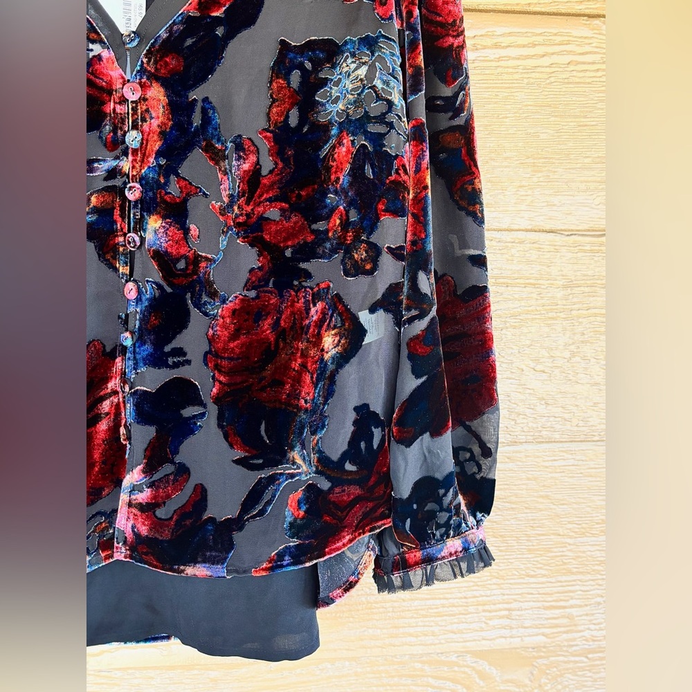 Sundance Velvet Floral Button-Down Top NWT in Red & Black Sz S - Picture 4 of 5